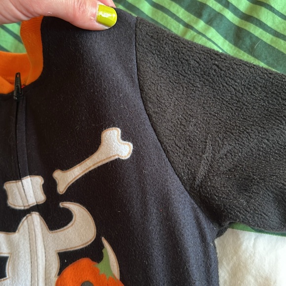 Cute skeleton onesie - comfy and soft but no stretch 3T - Picture 6 of 6